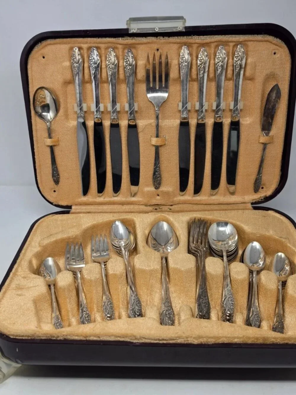 54 Piece Oneida Community Evening Star SILVERPLATE Flatware Set In Bakelite Case